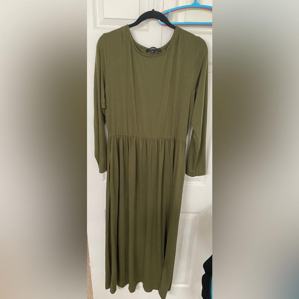 Olive green long sleeve dress with pockets